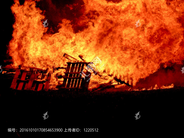 火