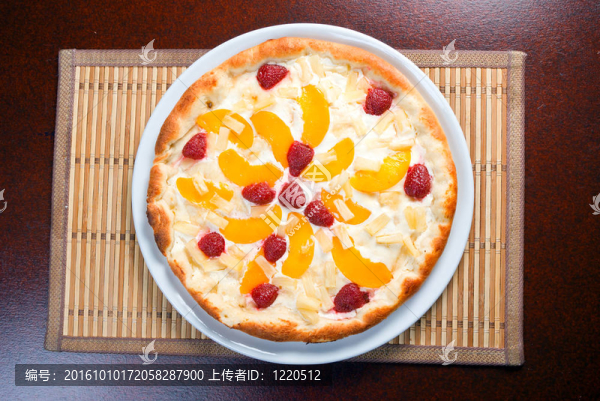 盤(pán)子上的美味的意大利比薩