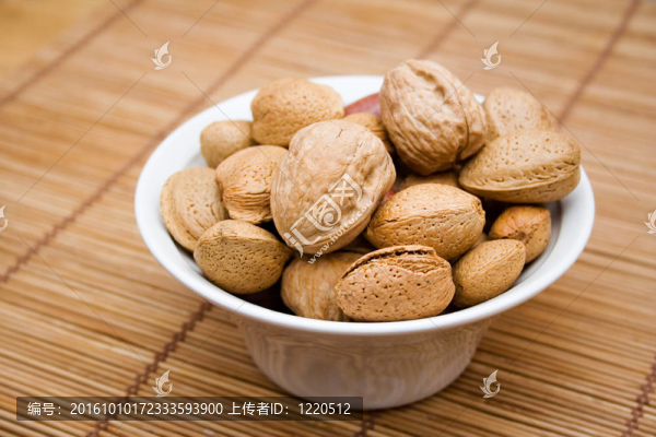 各式各樣的堅果