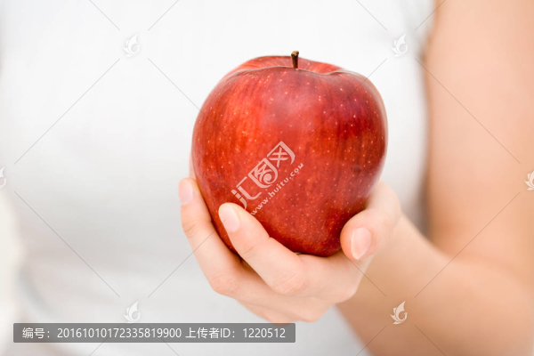 拿著蘋果