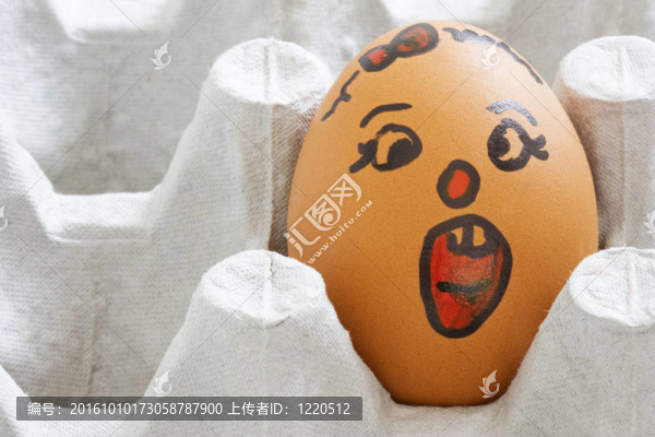 臉上畫雞蛋