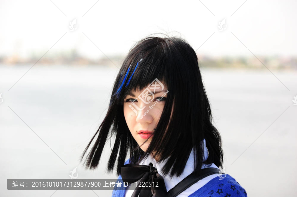 黑發(fā)碧眼