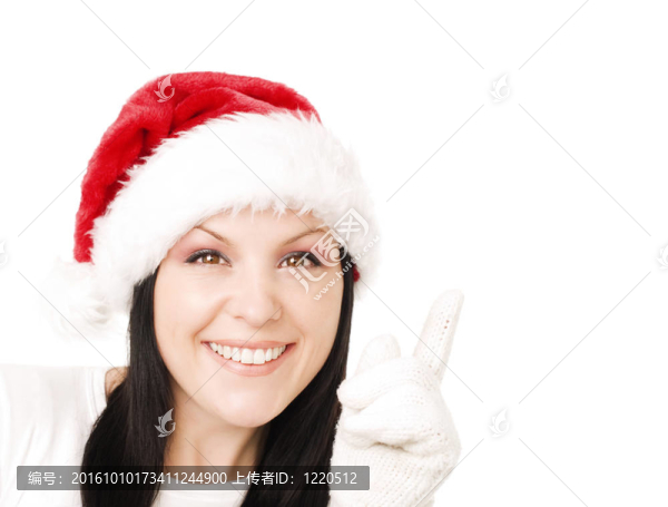 年輕女人指著分隔開的白色圣誕