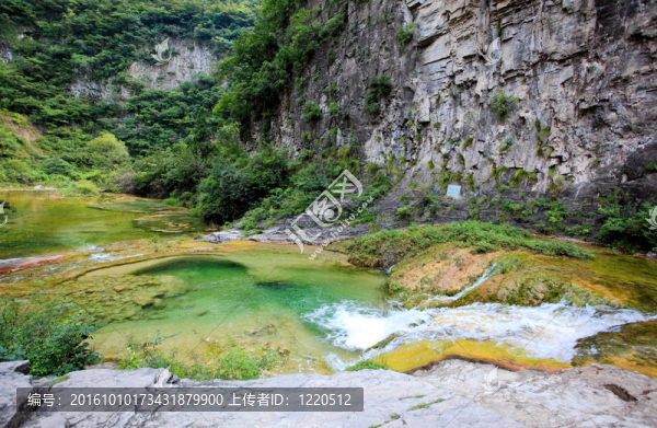 瀑布和云臺(tái)山中國瀑布