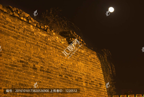 古城墻公園晚上的月亮北京中國(guó)