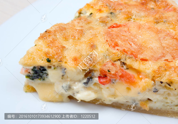 美味的家派奶酪和蔬菜