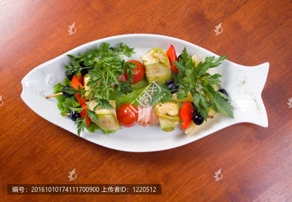 從蔬菜和肉串