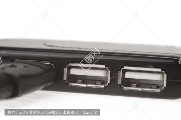 黑色的USB集線器