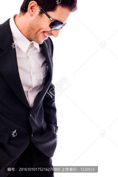 年輕快樂的商人微笑