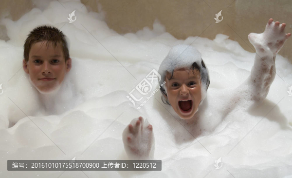 兄弟姐妹在泡沫