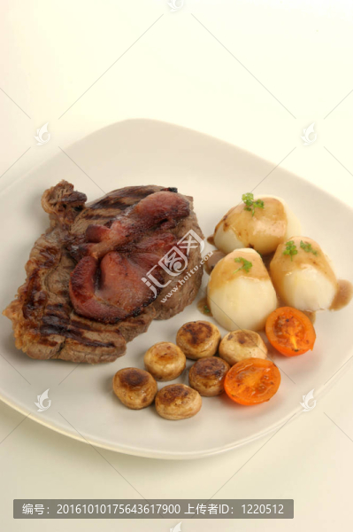 有機(jī)蔬菜烤牛排和熏肉
