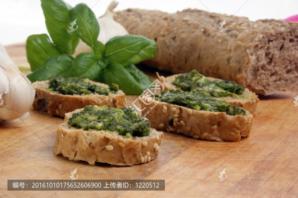 面包作為一種自制的新鮮香草點(diǎn)心