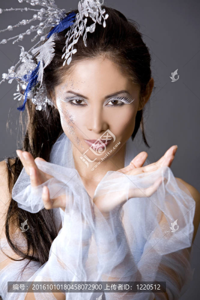 冬天的女人-匯圖網(wǎng) www.fosd68.com 冬天的女人