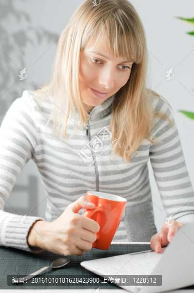 女孩用筆記本