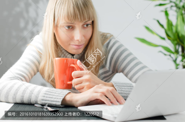 女孩用筆記本