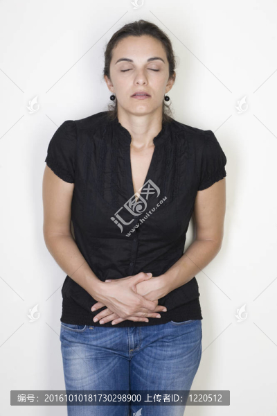 胃痛的女人