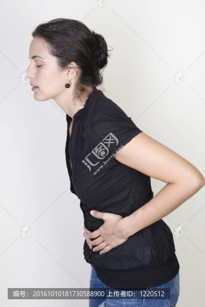 胃痛的女人