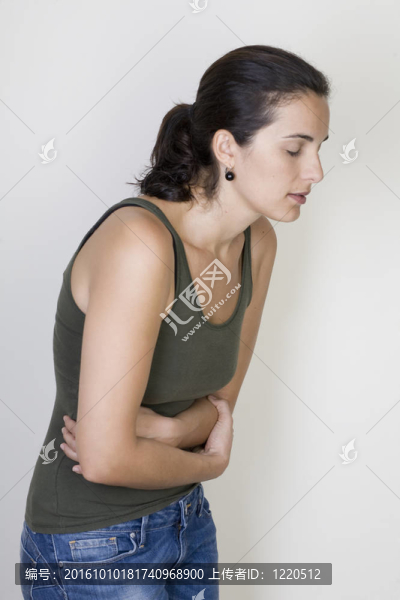 胃痛的女人
