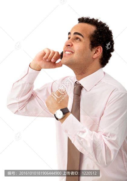 興奮的男人在電話里