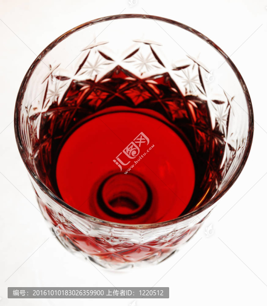 腳杯紅葡萄酒比白