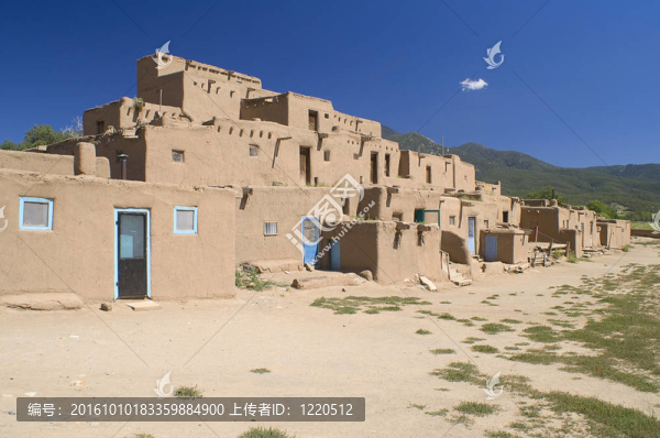 土坯房在Taos,Pueblo；新墨西哥；美國(guó)