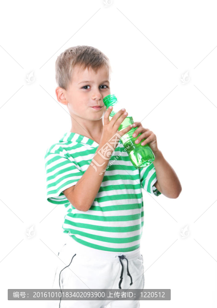 男孩的飲用水