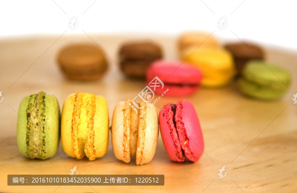 傳統(tǒng)法國(guó)甜點(diǎn)。五彩蛋白杏仁甜餅餅干的分類