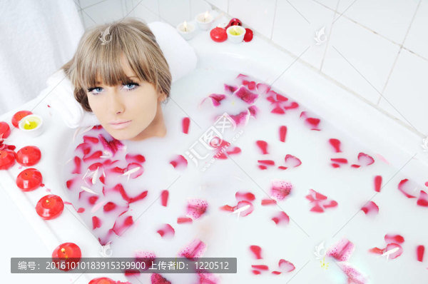 女人的浴花