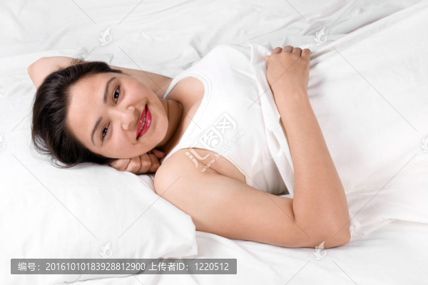 年輕漂亮的女孩休息