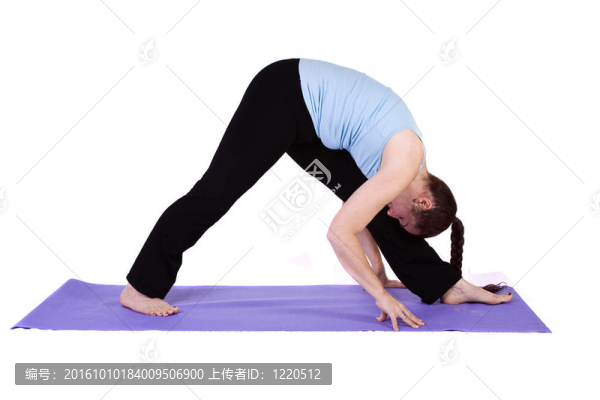 瑜伽姿勢的女人