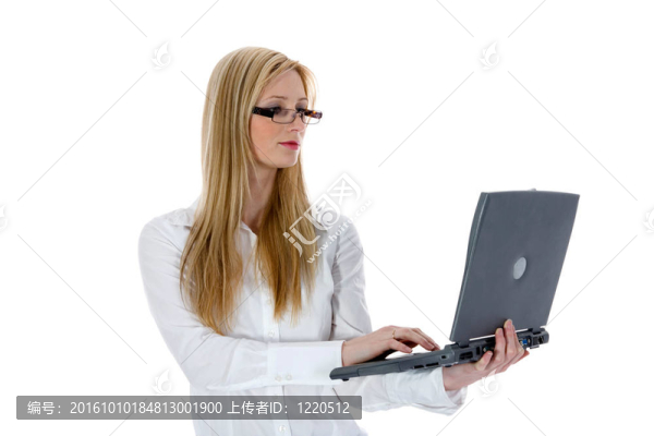 商務(wù)女人和筆記本電腦