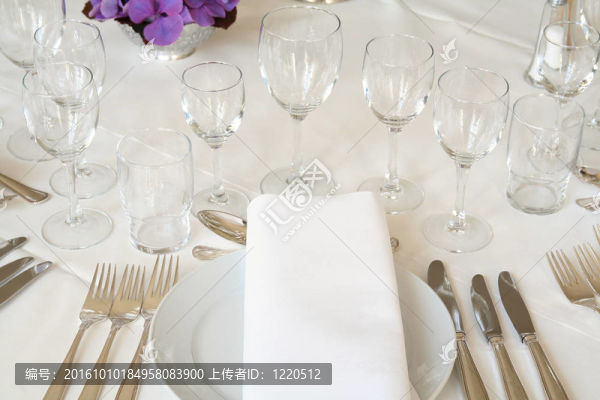 擺臺(tái)餐具