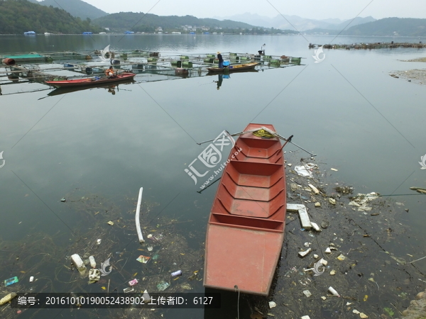 清江網(wǎng)箱養(yǎng)魚