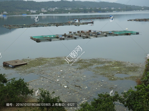清江網(wǎng)箱養(yǎng)魚(yú)