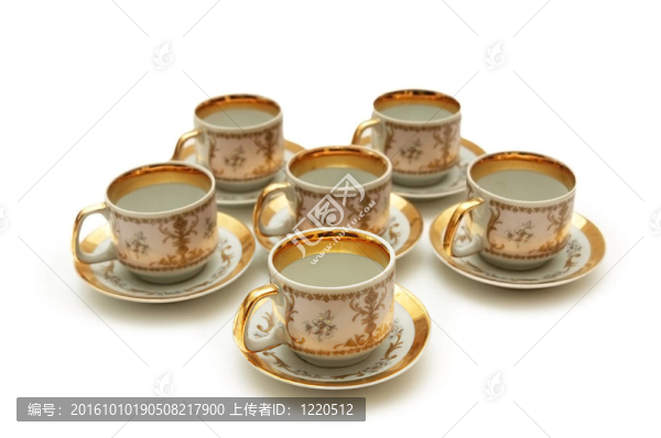 杯子和碟子孤立在白色背景