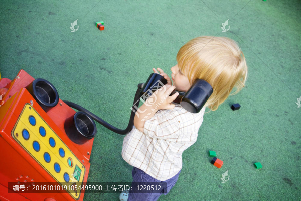 孩子打電話