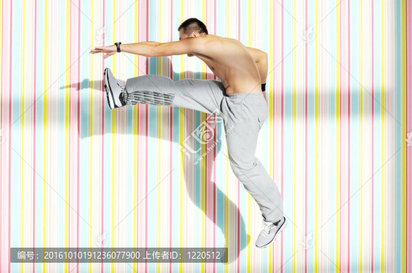 一個男人健身