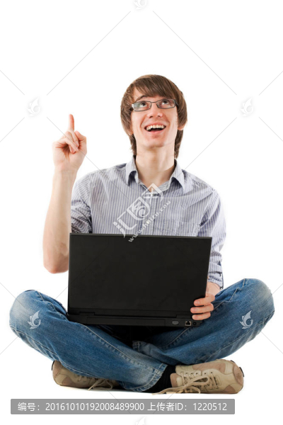 年輕人筆記本電腦。有想法！