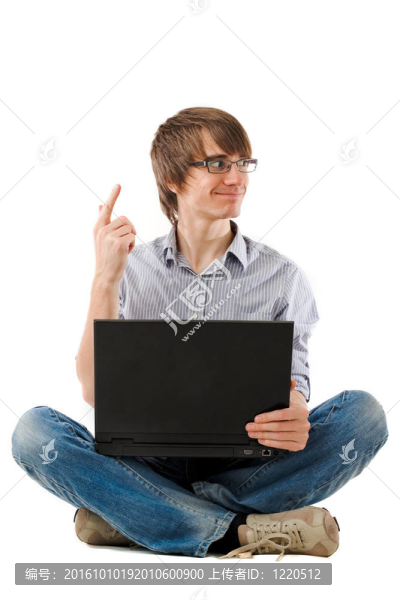 年輕人筆記本電腦。有想法！
