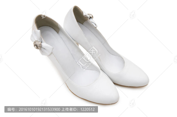 白色背景下的女性鞋