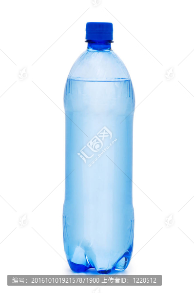 在白色的瓶子上隔離的水