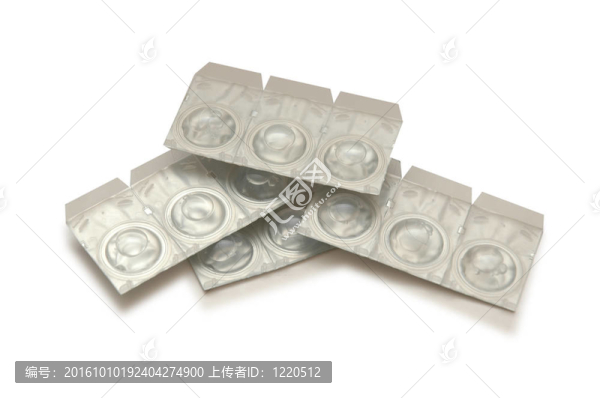 白色容器中的隱形眼鏡