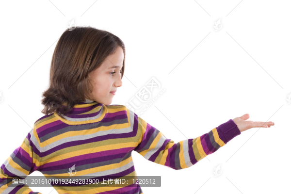 美麗的女孩伸出的手