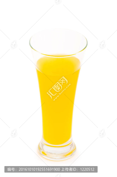 白色背景上的橙色雞尾酒