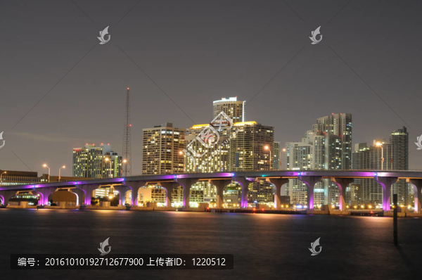 邁阿密市中心夜間照明；佛羅里達(dá)州