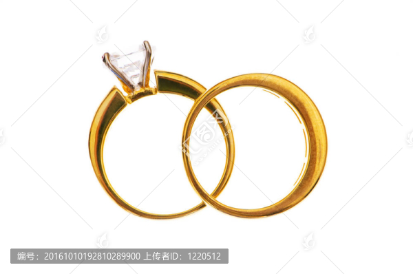 在白色的兩個(gè)結(jié)婚戒指