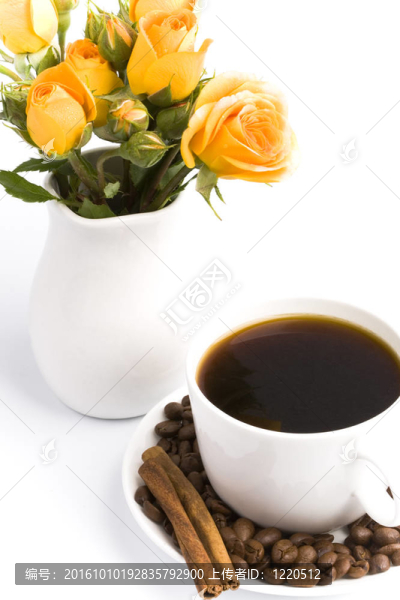 花束和一杯咖啡