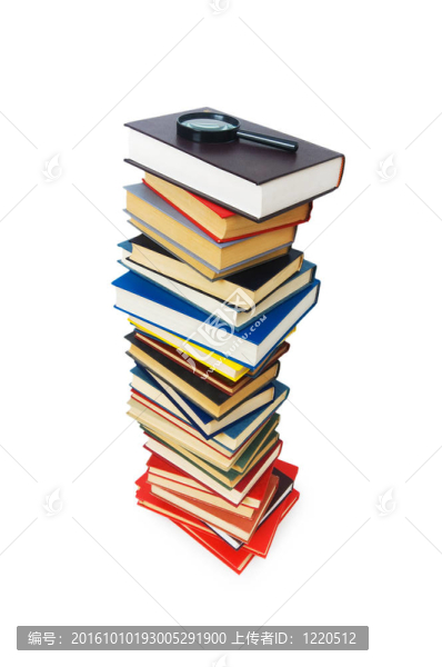 放大鏡在書堆上