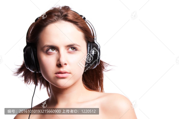 美麗的女人聽音樂
