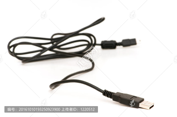 USB電纜孤立在白色背景
